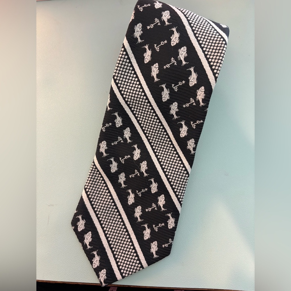 Sears Black and White Fish Patterned Men's Tie